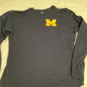 U OF M Wolverine's oversized T-shirt worn twice.